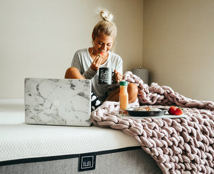 Breakfast in Bed on a Lull