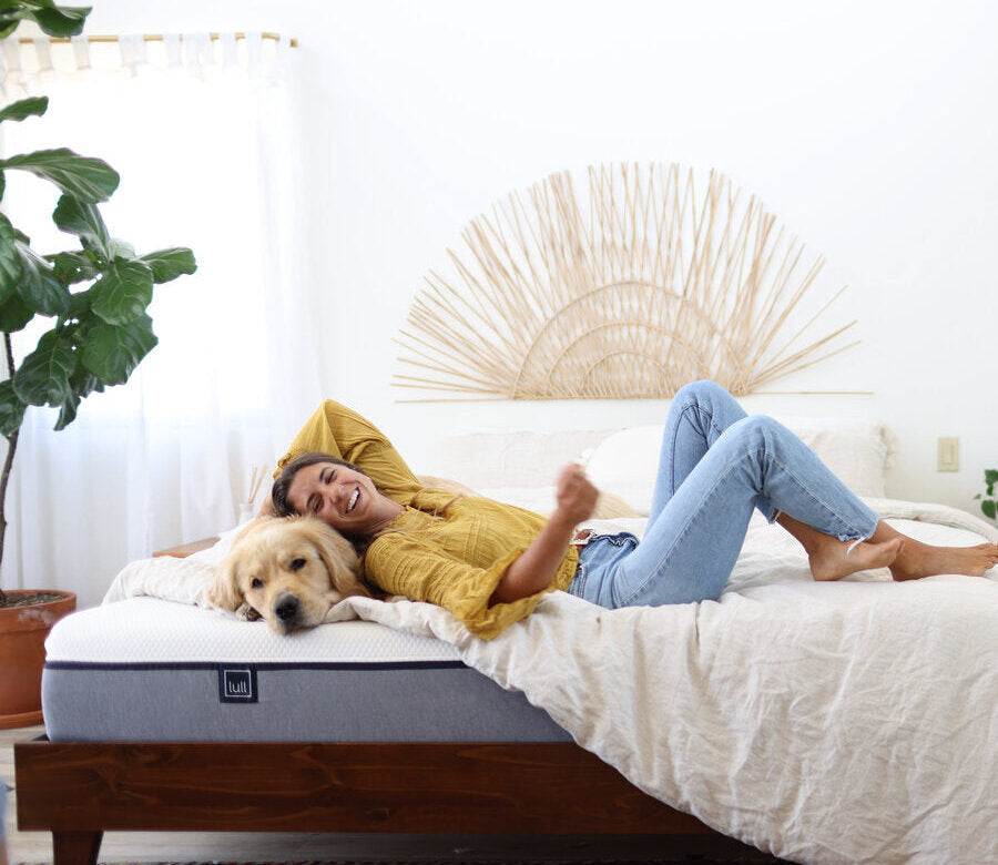 Happy Lull owner with her golden retriever on her Lull mattress